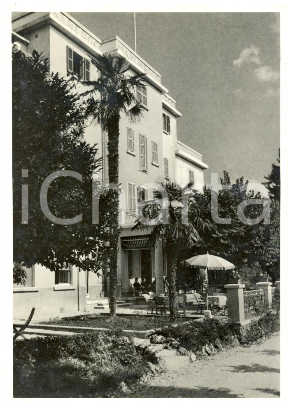 Cartolina originale da collezione 1950 ca MARCHIROLO VA Terrazzo Grande Albergo Cartolina postale FG NV ANIMATA 1