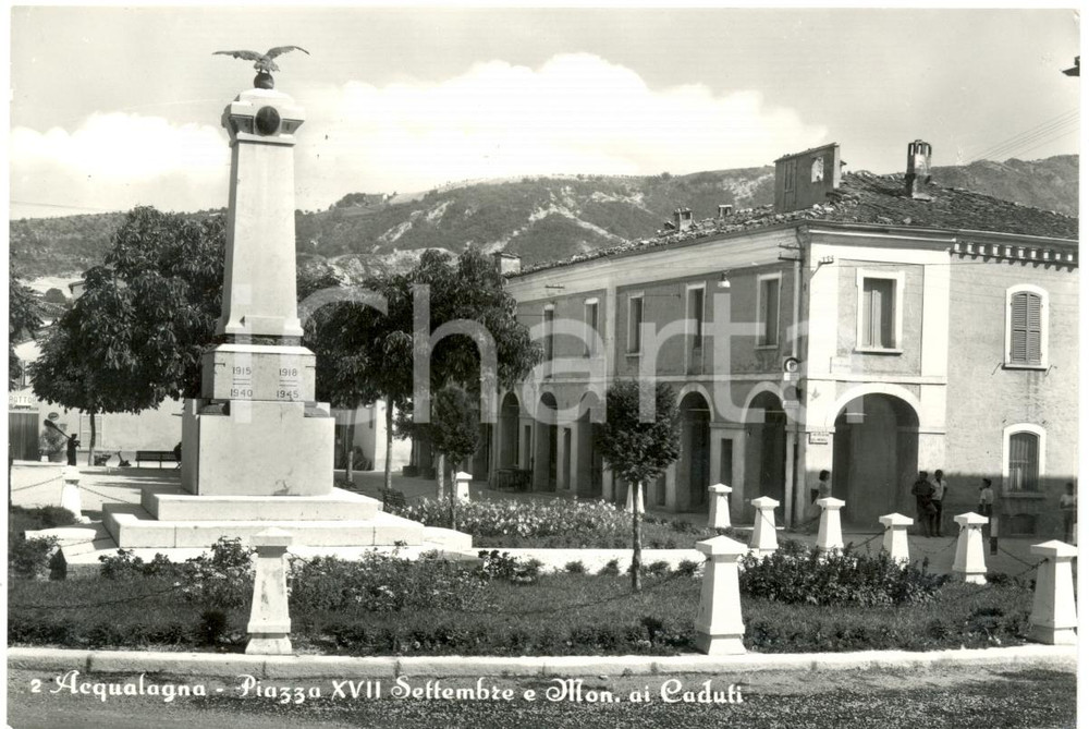Cartolina originale da collezione 1959 ACQUALAGNA PU Piazza ENRICO MATTEI  e monumento ai Caduti FG VG ANIMATA 1