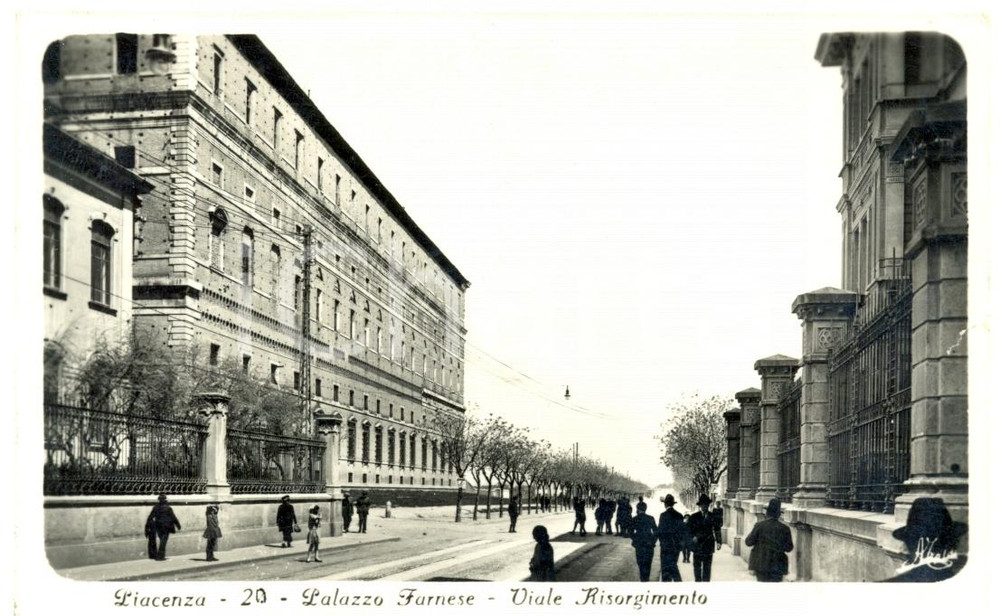 Cartolina originale da collezione 1940 ca PIACENZA Palazzo FARNESE e viale RISORGIMENTO Cartolina FP VG ANIMATA 1