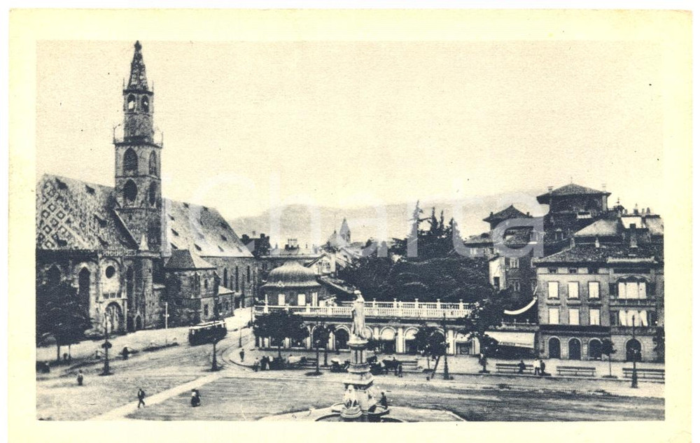 Cartolina originale da collezione 1931 BOLZANO Piazza VITTORIO EMANUELE III Cartolina postale FP VG ANIMATA 1