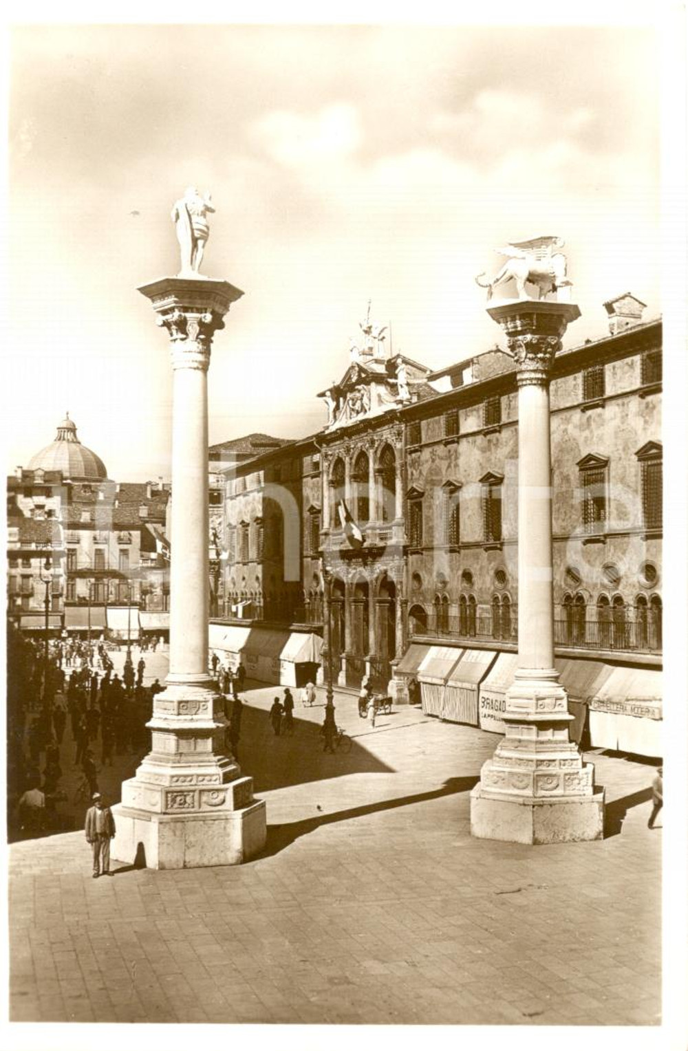 Cartolina originale da collezione 1935 VICENZA Veduta su Piazza dei SIGNORI Cartolina ANIMATA FP NV 1