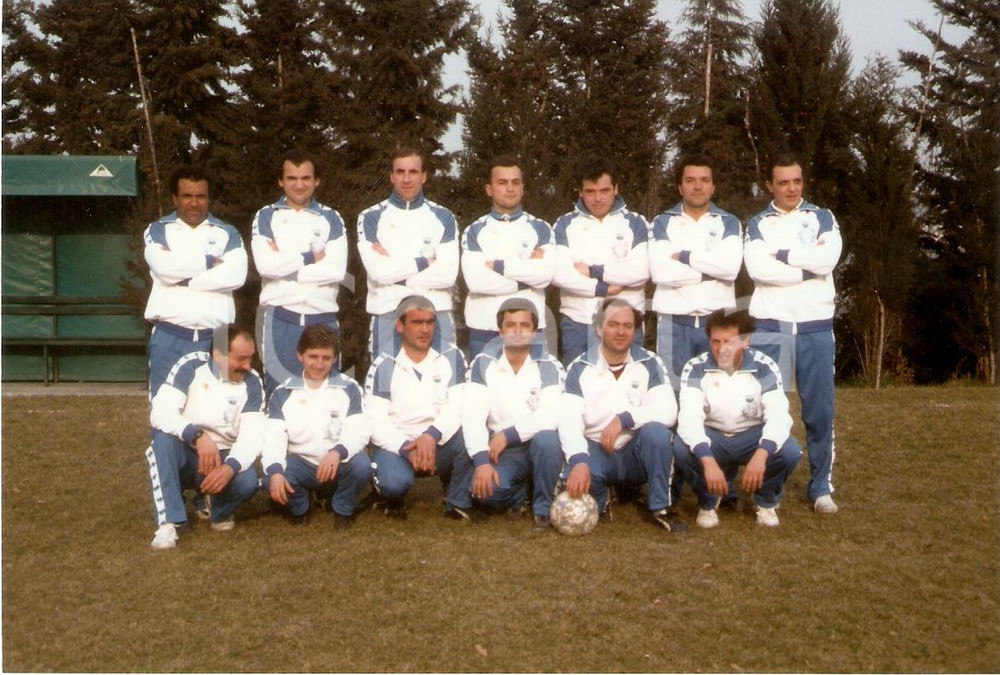 Fotografia d epoca originale 1990 ca ORCIANO  MONDAVIO PU Calcio Squadra intercomunale Fotografia 1