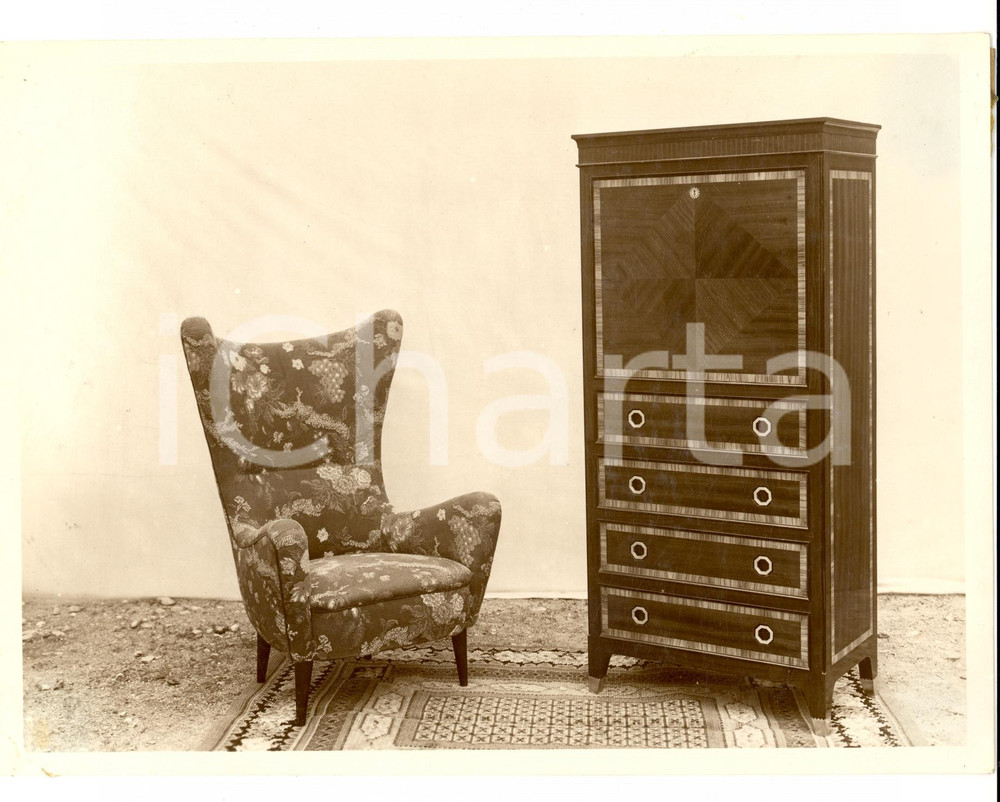 Fotografia d epoca originale 1950 ca SEVESO Mobili Fratelli BARNI Poltrona e mobile legno Foto MODERNARIATO 1