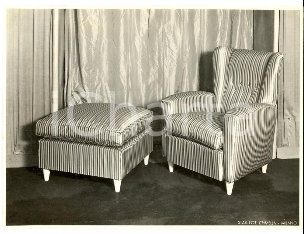 Fotografia d epoca originale 1960 ca SEVESO Mobili Fratelli BARNI Poltrona e poggiapiedi Foto CRIMELLA 1