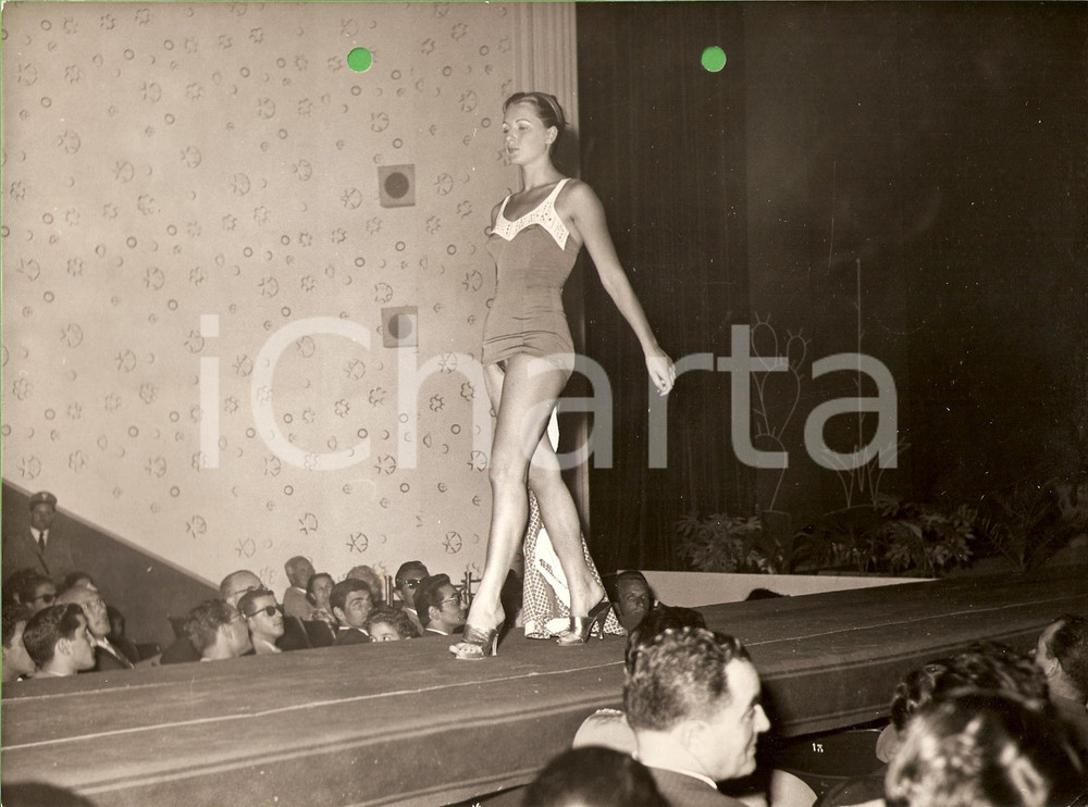 Fotografia d epoca originale 1957 VIBO VALENTIA Agosto vibonese SFILATA Festival Moda Costumi bagno 2 1