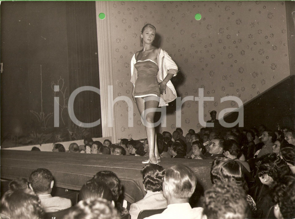 Fotografia d epoca originale 1957 VIBO VALENTIA Agosto vibonese SFILATA Festival Moda Costumi bagno Foto 2 1