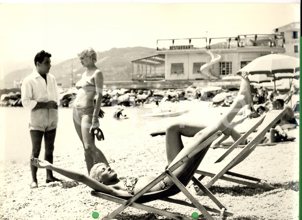 Fotografia d epoca originale 1960 ca LIGURIA Modella in costume da bagno su sdraio Foto MODA VINTAGE 1
