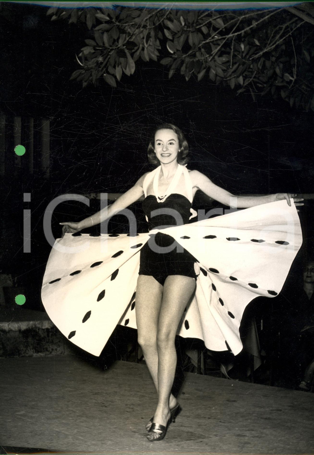 Fotografia d epoca originale 1960 ca PALERMO Modella in costume con gonna a ruota Foto Alfredo URSO 1