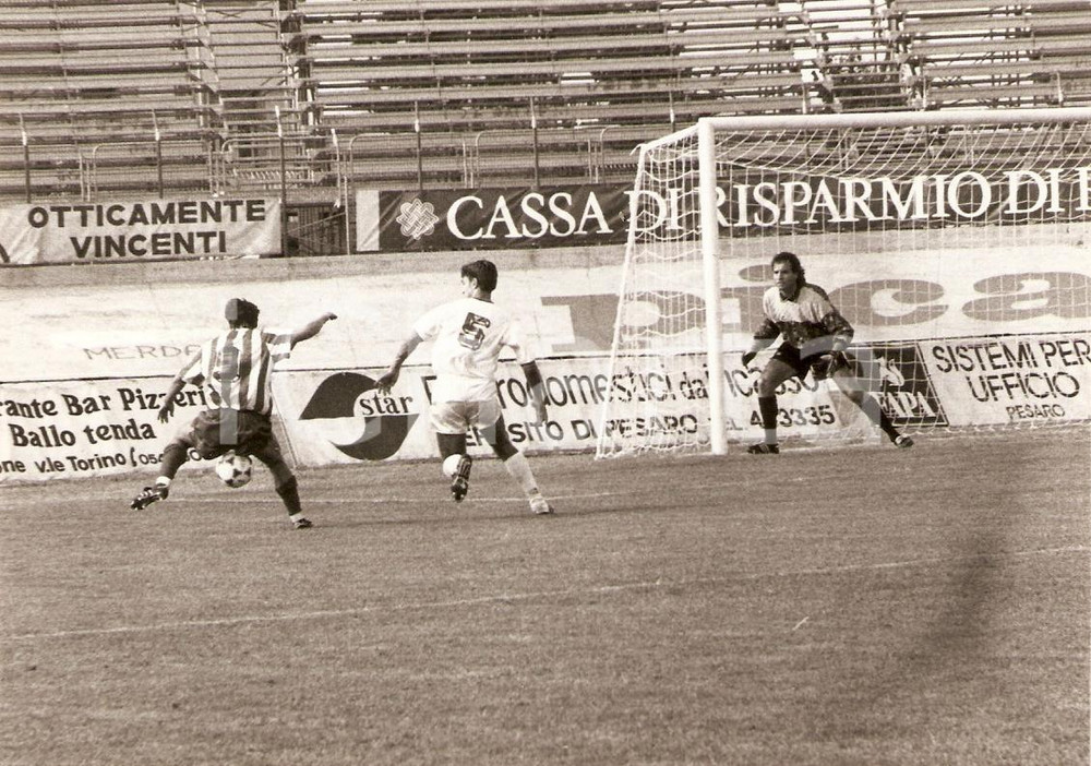 Fotografia d epoca originale 1989 Calcio VIS PESARO Incursione di Paolo CALAMAI Fotografia 1
