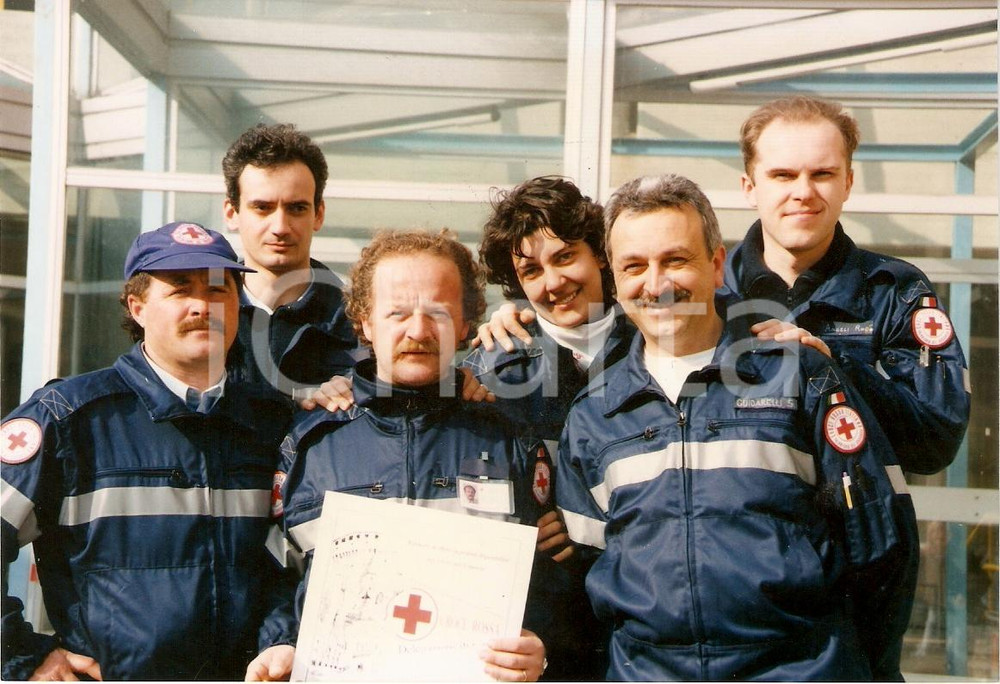 Fotografia d epoca originale 1996 CAGLI PU CROCE ROSSA Squadra volontari Filippo TORRI con attestato Foto 1