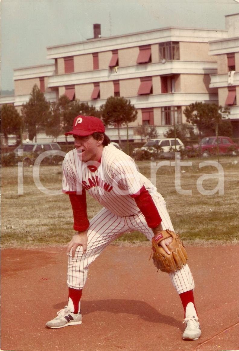 Fotografia d epoca originale 1985 ca PESARO Scavolini BASEBALL Club John GUGGIANA durante partita Fotografia 1