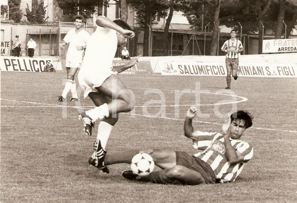 Fotografia d epoca originale 1989 Calcio VIS PESARO Scivolata di PINELLI Fotografia 1
