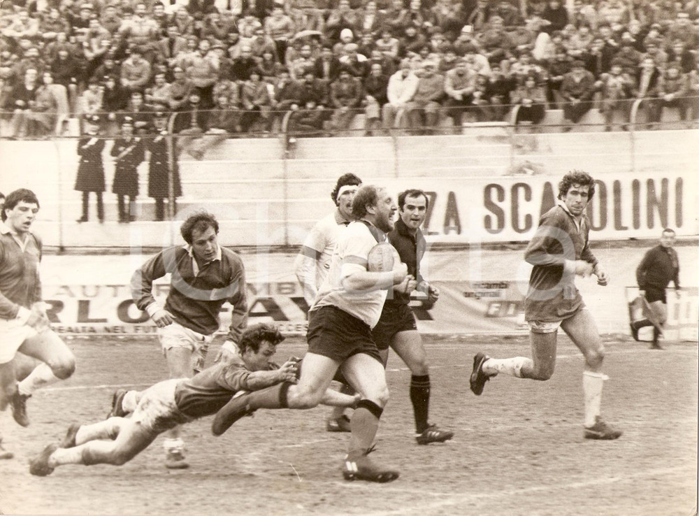 Fotografia d epoca originale 1985 ca PESARO vs L AQUILA Rugby Pierluigi CAMISCIONI verso la meta Fotografia 1