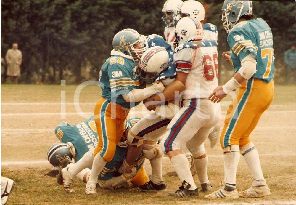 Fotografia d epoca originale 1985 ca PESARO Football americano ANGELS Paolo POMPILI Middle Linebacker Foto 1