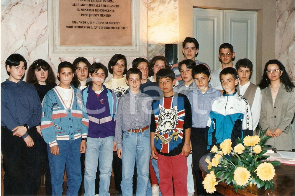 Fotografia d epoca originale 1995 CAGLI PU Cinquantenario RESISTENZA Alunni scuole medie premiati Foto 1