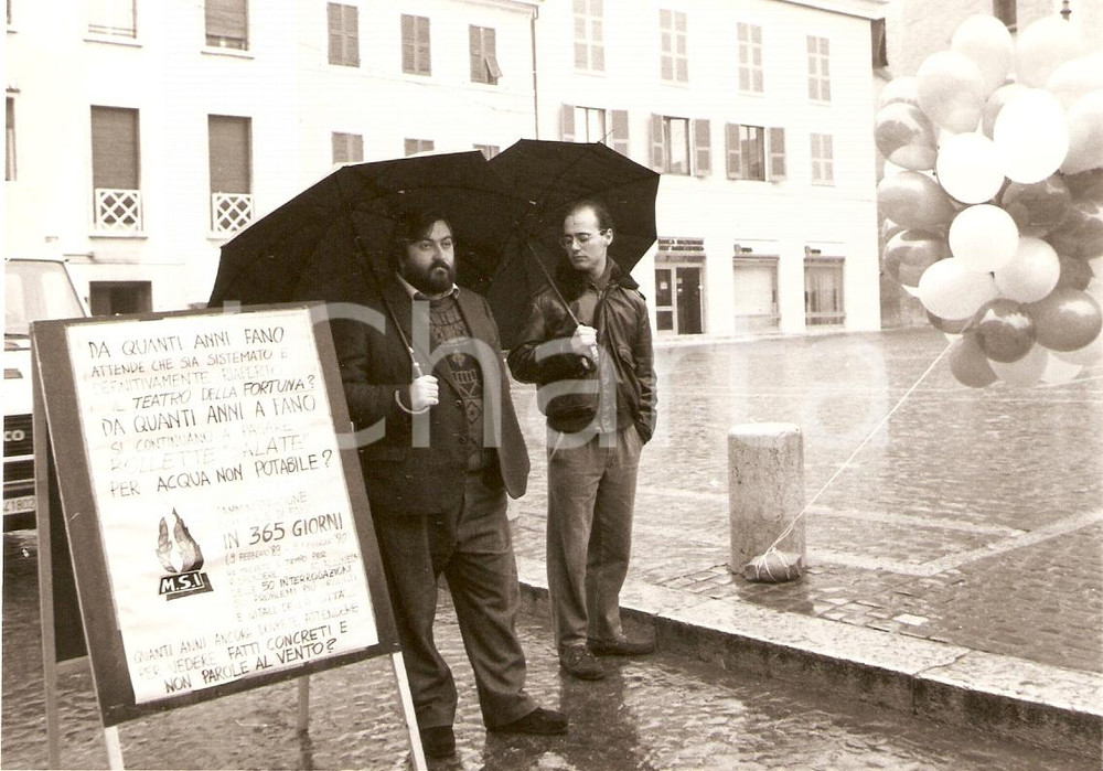 Fotografia d epoca originale 1985 ca FANO PU Manifestazione MSI riapertura TEATRO DELLA FORTUNA Fotografia 1
