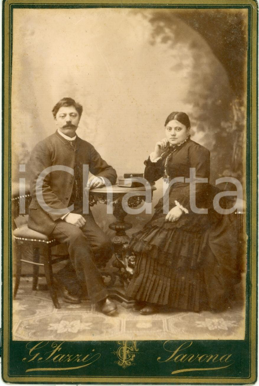 Fotografia d epoca originale 1890 ca SAVONA Sposi al tavolo da lettura  Fotografia Studio FAZZI 1
