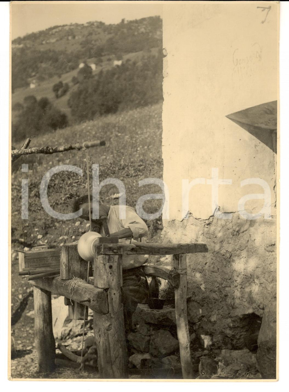 Fotografia d epoca originale 1940 SELVINO BG Contadino esegue lavori tradizionali in campagna Fotografia 1