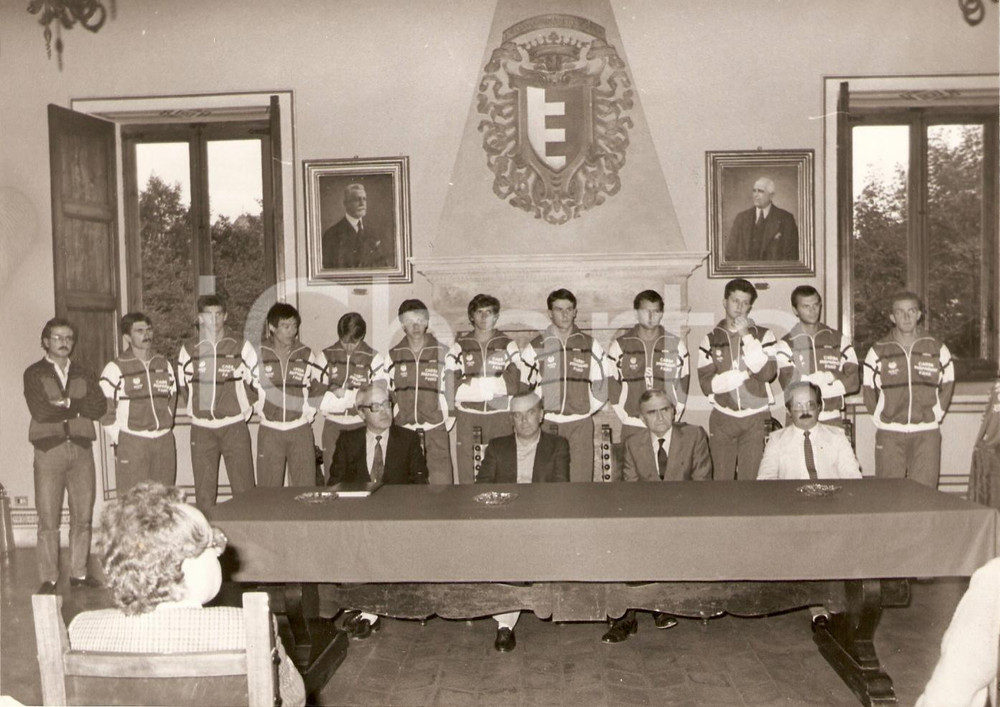 Fotografia d epoca originale 1985 ca FANO PU Calcio ALMA JUVENTUS FANO 1906 Conferenza stampa Foto 1