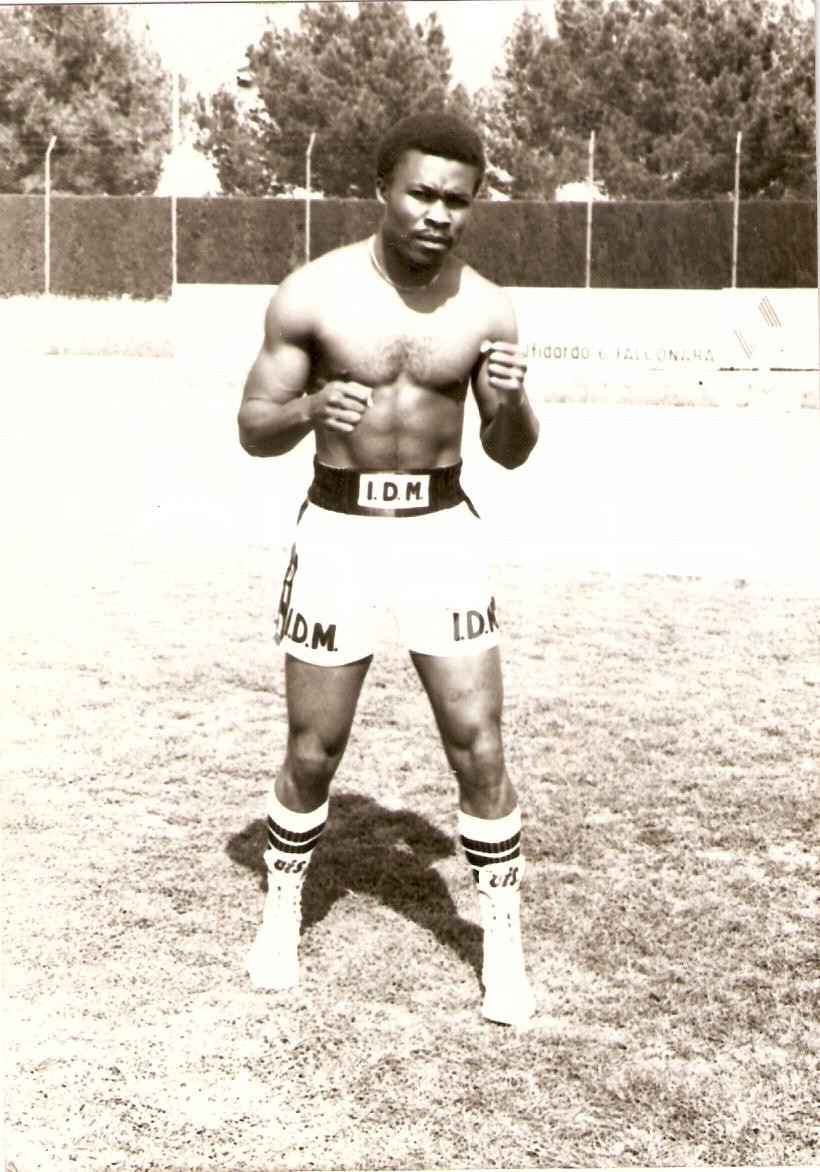 Fotografia d epoca originale 1985 ca PESARO Pugilato Sumbu KALAMBAY detto PATRIZIO Allenamento Fotografia 1