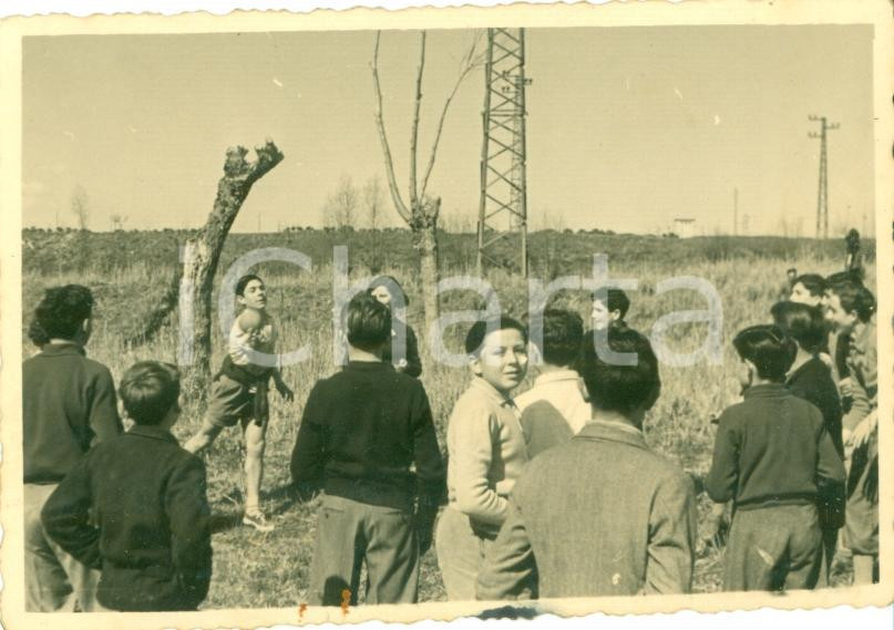 Fotografia d epoca originale 1951 FANO PU Esercitazioni di marcia per alunni scuole Foto cm 10 x 7 1