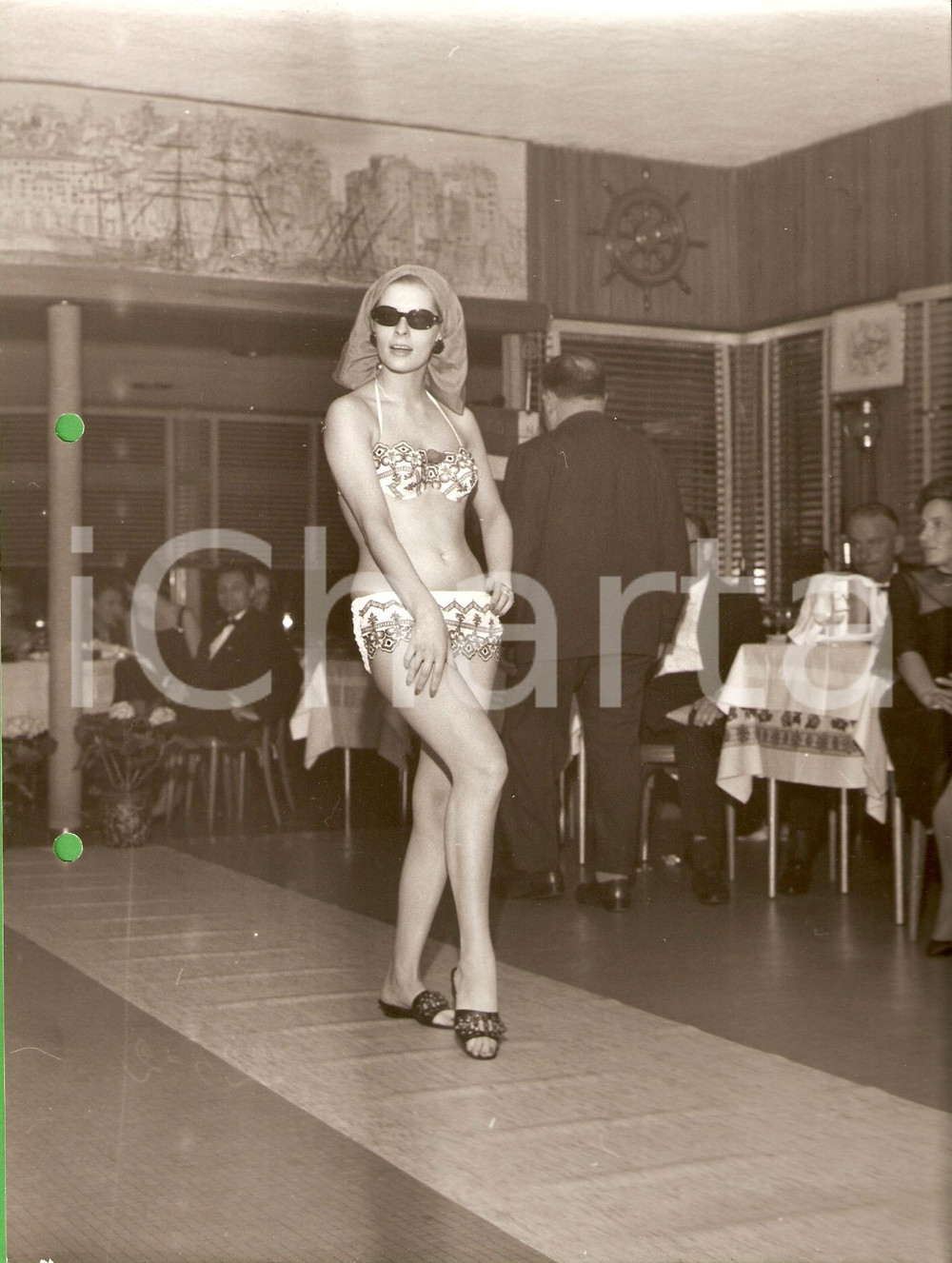Fotografia d epoca originale 1960 ca GENOVA NERVI Sfilata costumi da bagno LEGA NAVALE Vintage MODA Foto 1