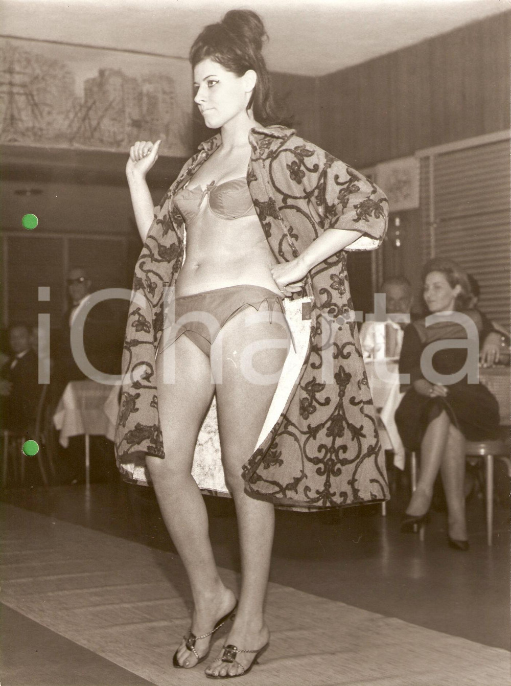 Fotografia d epoca originale 1960 ca GENOVA NERVI Sfilata costumi da bagno LEGA NAVALE Bikini Vintage MODA 1