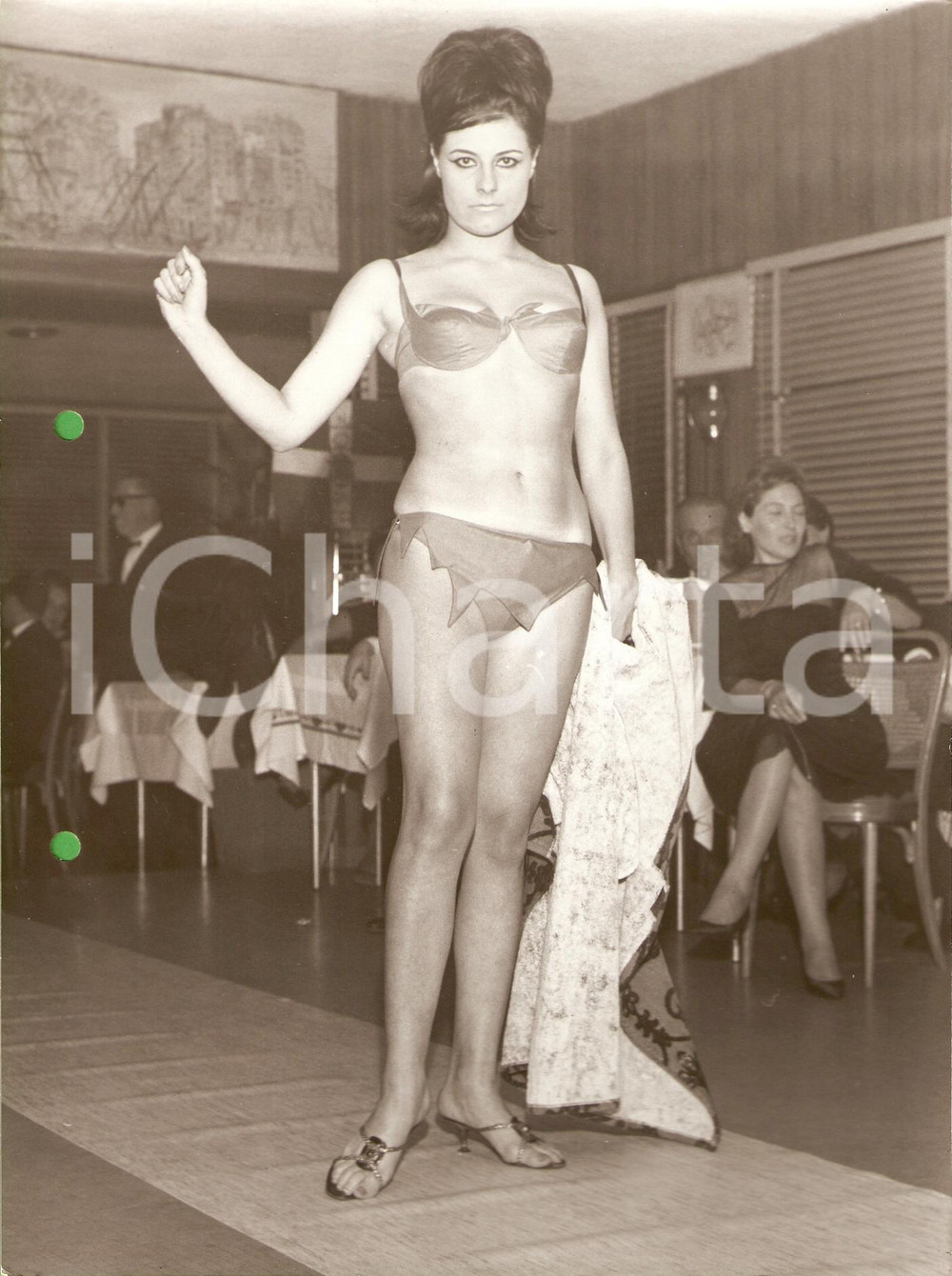 Fotografia d epoca originale 1960 ca GENOVA NERVI Sfilata costumi da bagno LEGA NAVALE Bikini VINTAGE Foto 1