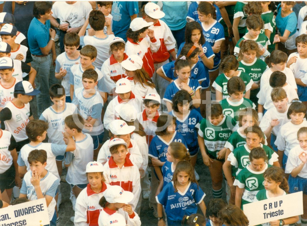 Fotografia d epoca originale 1990 ca FOSSOMBRONE PU Torneo internazionale Minibasket Fotografia 1