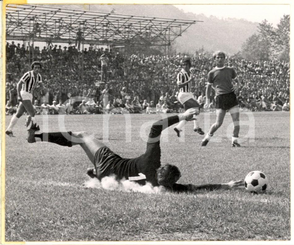 Fotografia d epoca originale 1975 ca VILLAR PEROSA TO JUVENTUS Franco CAUSIO e Pietro ANASTASI in azione 1