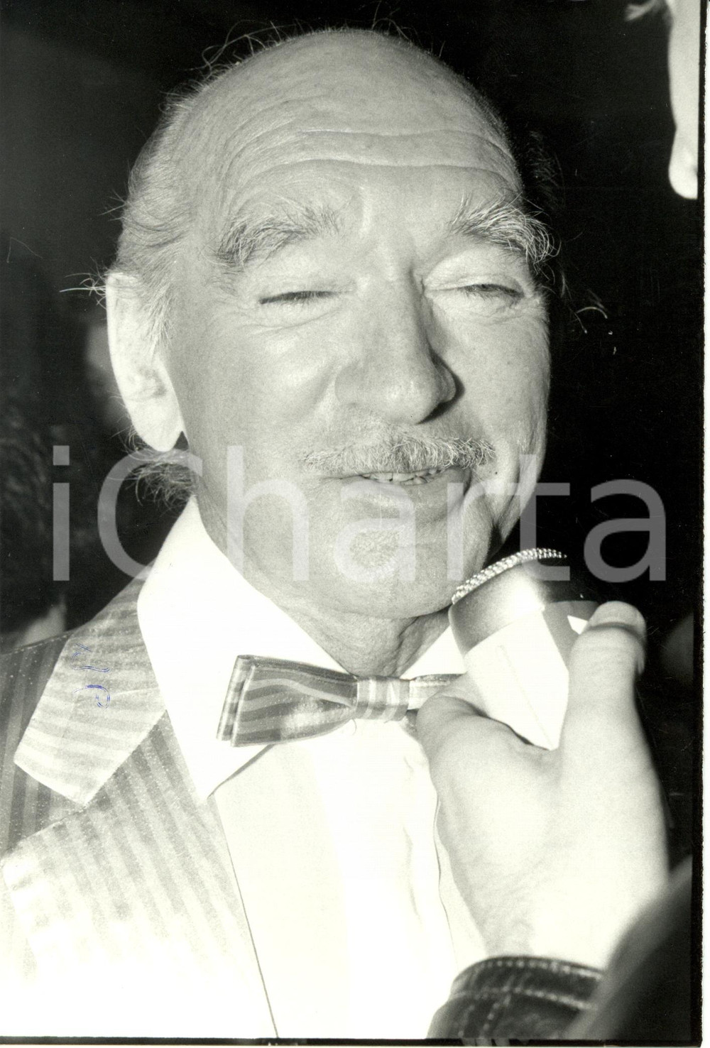Fotografia d epoca originale 1990 PARIS Eddie BARCLAY produttore musicale intervistato Fotografia 1
