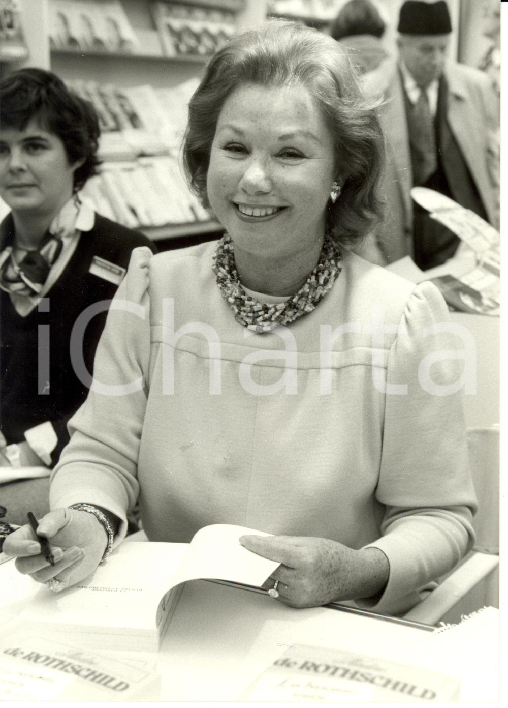1985 PARIS Salon Livre Baronne Nadine de ROTHSCHILD La baronne rentre à 5 heures