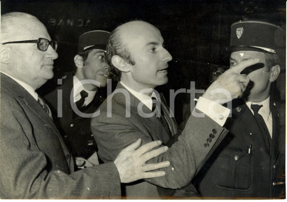 Fotografia d epoca originale 1972 PARIS Gabriel ARANDA con avv. RenÃ© FLORIOTa Palazzo di Giustizia Foto 1