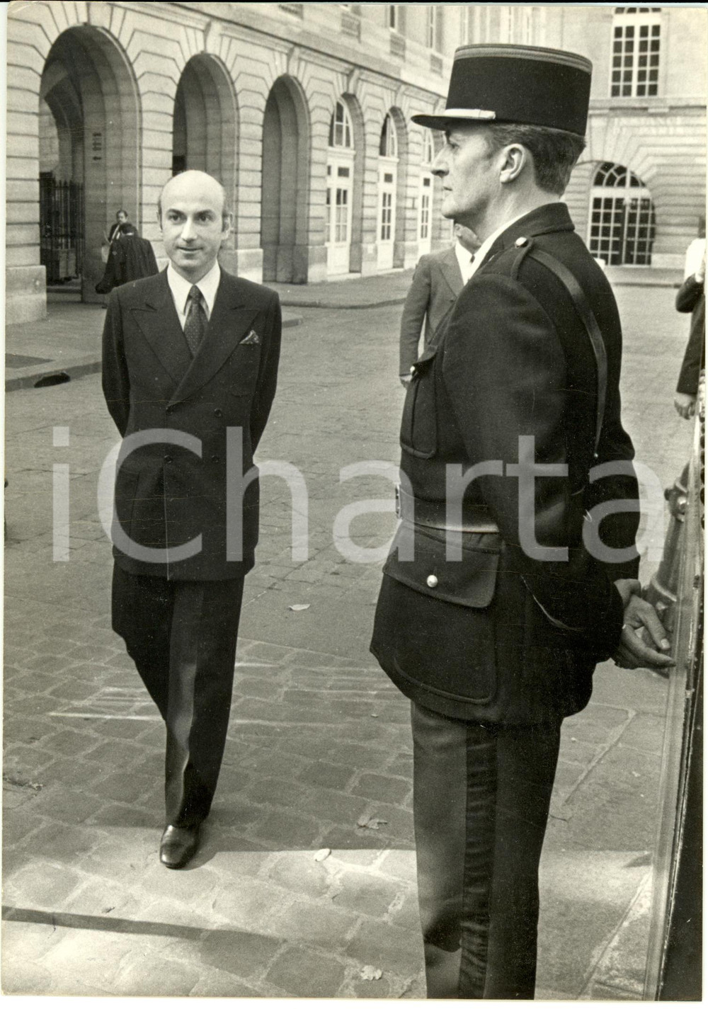 Fotografia d epoca originale 1972 PARIS Gabriel ARANDA dopo incontro Louis BARBAROUX a Palazzo di Giustizia 1