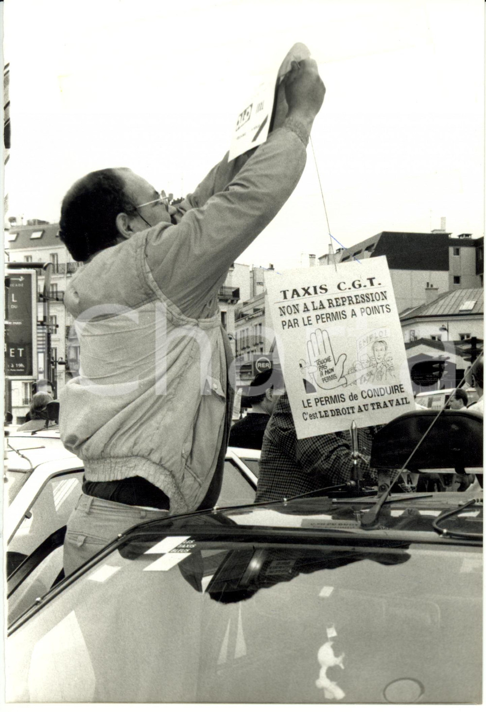 Fotografia d epoca originale 1992 PARIS Sciopero tassisti contro la patente a punti Fotografia AGIP 1