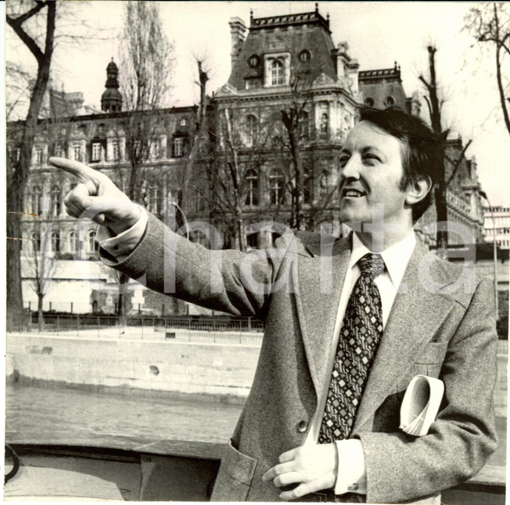 Fotografia d epoca originale 1980 ca PARIS Georges SARRE esponente Partito SOCIALISTA lungo la SENNA Foto 1