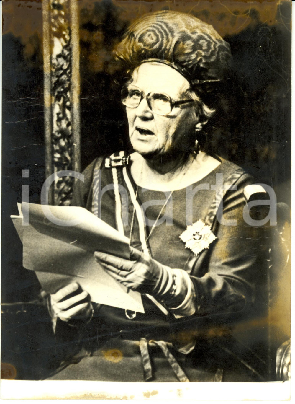 Fotografia d epoca originale 1977 THE HAGUE NL Giuliana d OLANDA legge discorso di apertura del Parlamento 1