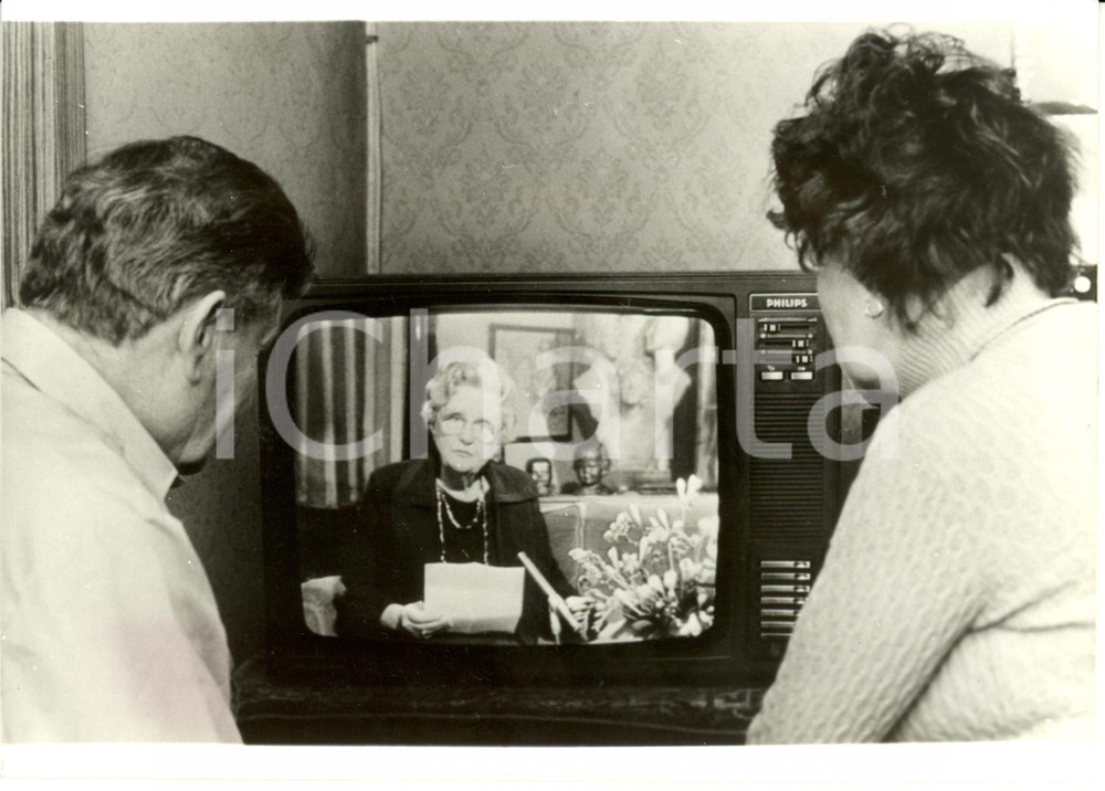 Fotografia d epoca originale 1980 AMSTERDAM La regina Giuliana d OLANDA annuncia in televisione l abdicazione 1