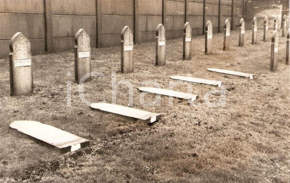 Fotografia d epoca originale 1992 MULHOUSE FRANCE Profanation CimitiÃ¨re militaire VALLONS Photographie 1