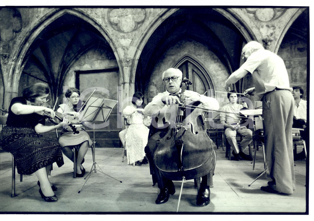 Fotografia d epoca originale 1985 GUEBWILLER F Mstislav ROSTROPOVITCH prova con Orchestra PAUL KUENTZ Foto 1