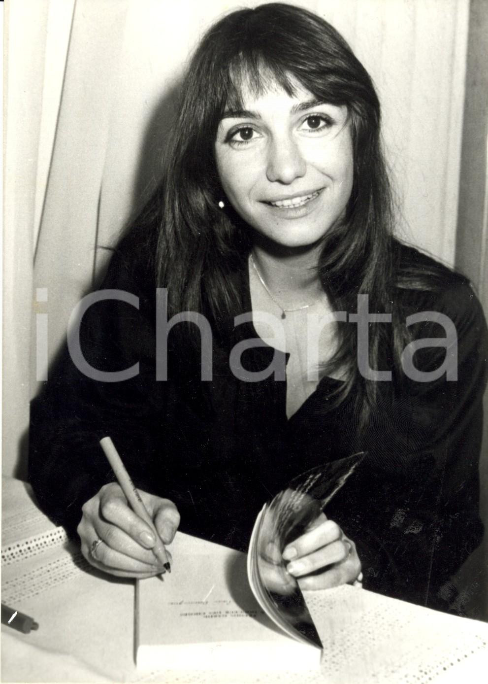 Fotografia d epoca originale 1985 PARIS F La scrittrice RAPHAELE BILLETDOUX finalista Premio GONCOURT Foto 1