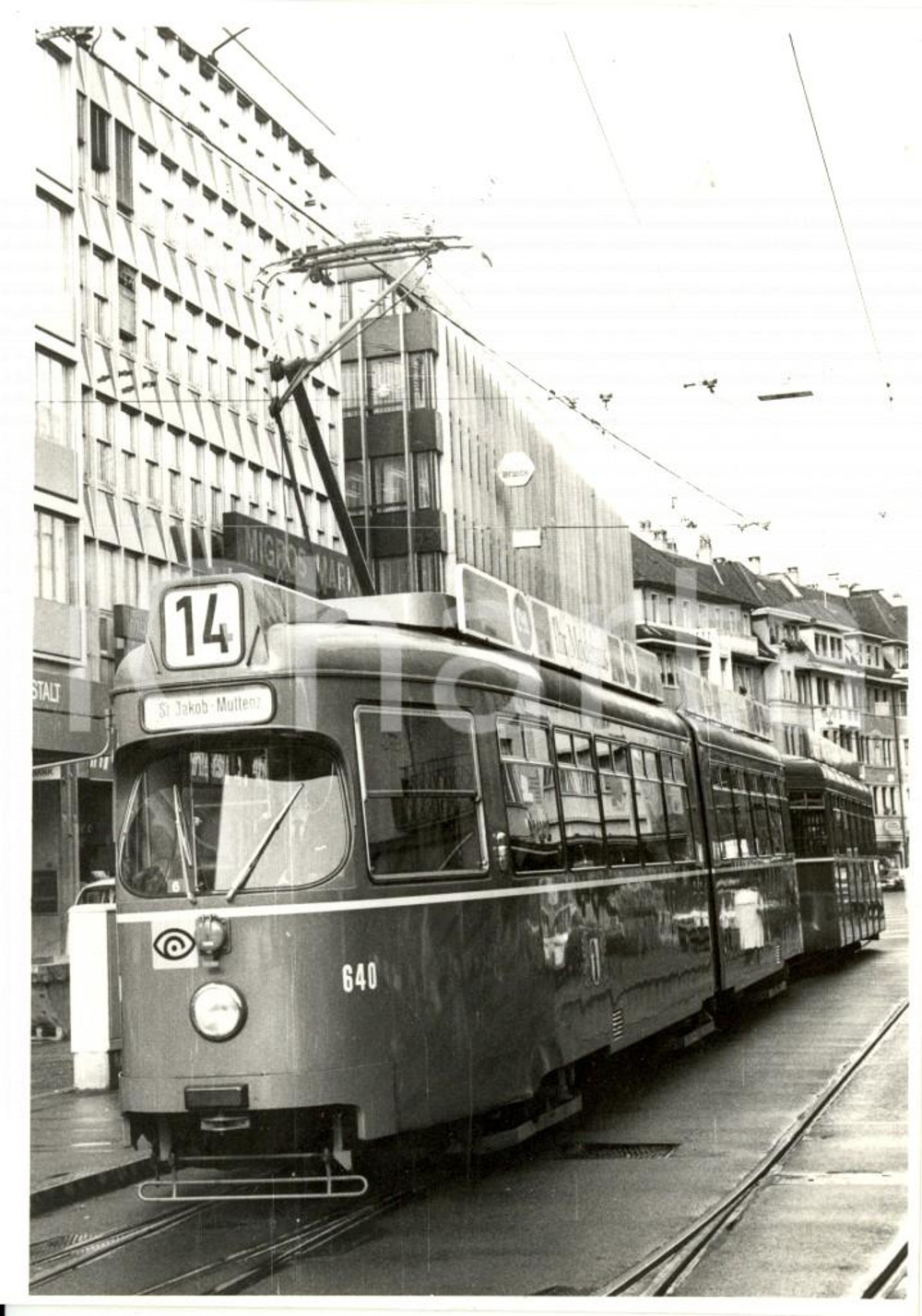 Fotografia d epoca originale 1970 ca BASILEA CH Tram in una via cittadina Fotografia Joel LOWENSTEIN 1