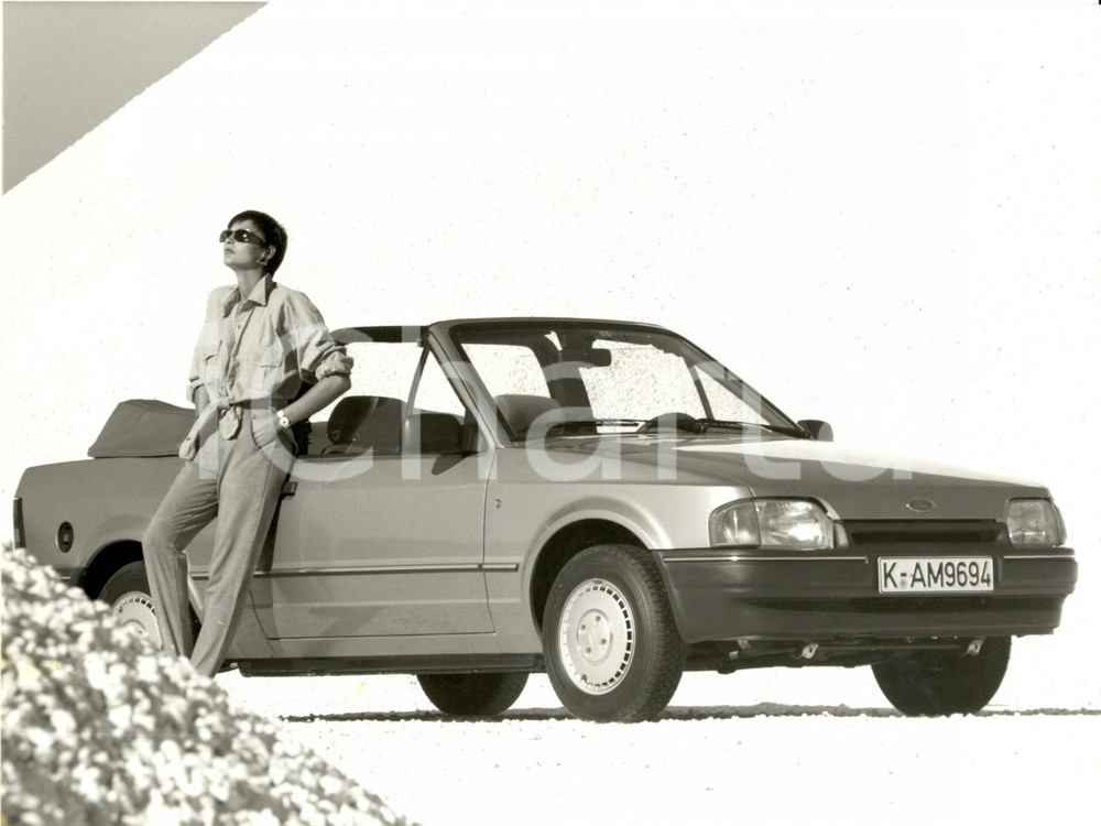 Fotografia d epoca originale 1985 GERMANIA Nuova automobile FORD ESCORT GHIA CABRIOLET Foto PUBBLICITARIA 1