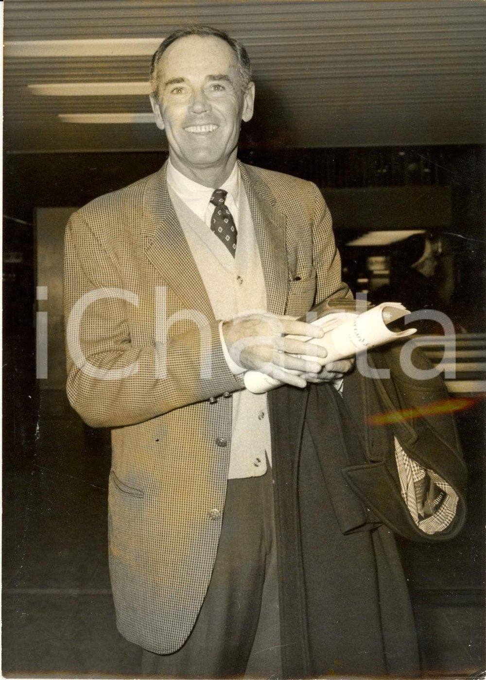 Fotografia d epoca originale 1962 PARIS F Henry FONDA all uscita dall aeroporto di ORLY DANNEGGIATA 1