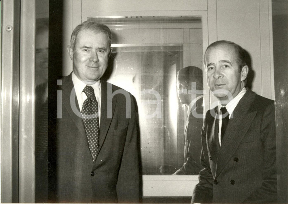 Fotografia d epoca originale 1980 PARIS F Cyrus VANCE e FRANCOISPONCET discutono su invasione Afghanistan 1