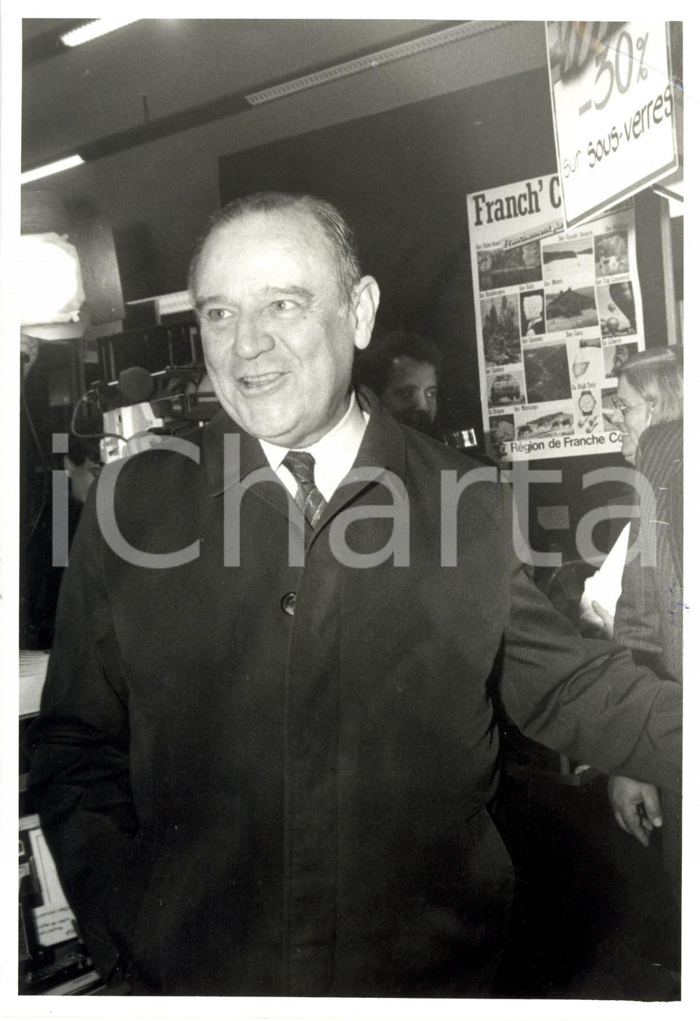Fotografia d epoca originale 1980 ca BESANCON FRANCIA Raymond BARRE partecipa a una fiera Fotografia 1