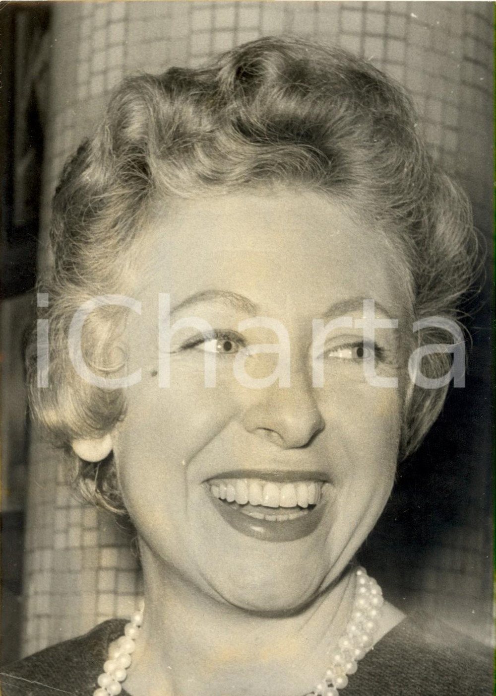 Fotografia d epoca originale 1963 PARIS L attrice PATACHOU ospite del programma tv LE BON NUMERO Ritratto 1