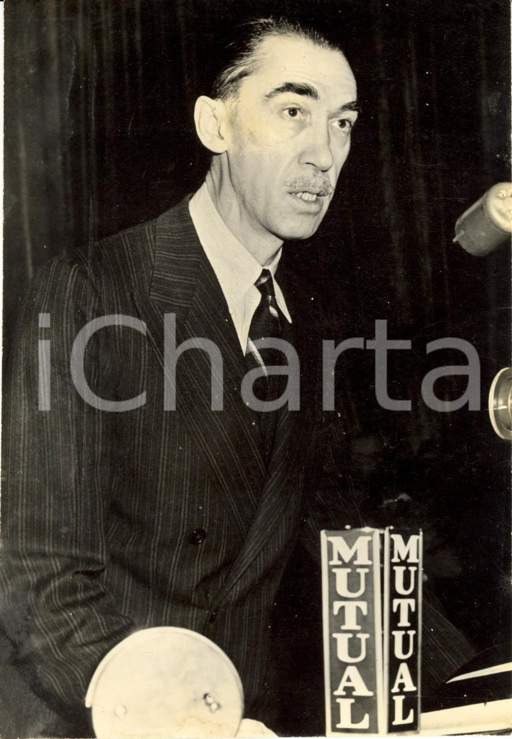Fotografia d epoca originale 1950 ca USA  Robert SHERWOOD intervistato a Radio MUTUAL Fotografia 1