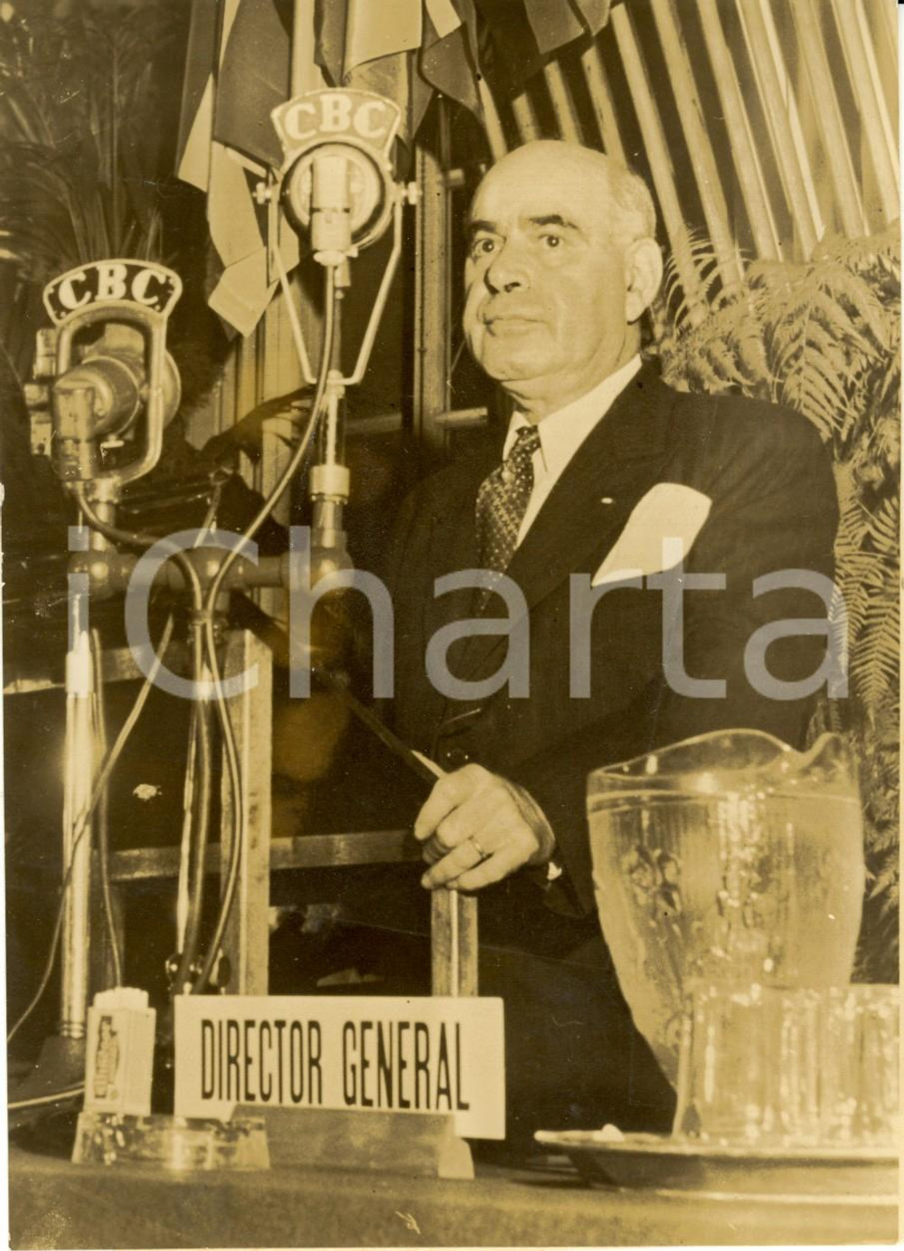 Fotografia d epoca originale 1944 MONTREAL CDN Herbert LEHMAN inaugura conferenza UNRRA parlando alla CBC 1