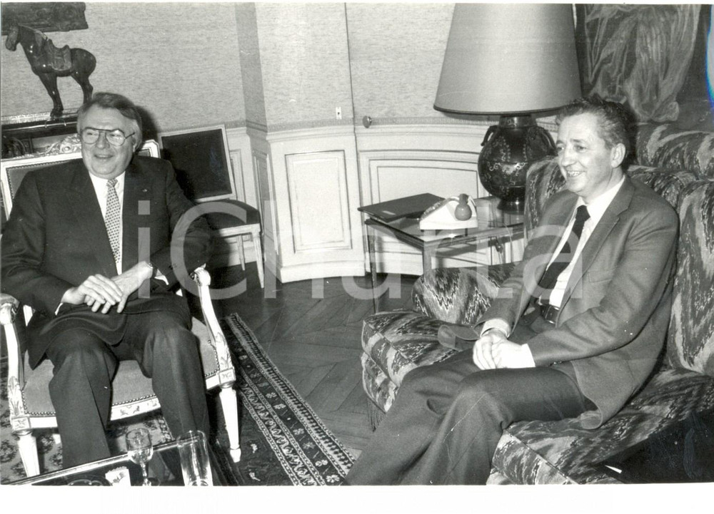 Fotografia d epoca originale 1982 PARIS Edmond MAIRE segretario CFDT a colloquio con Pierre MAUROY Fotografia 1